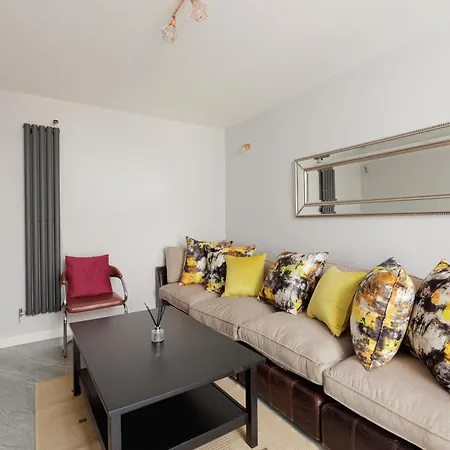2-Bed Flat With Free Parking By Lee Valley Park